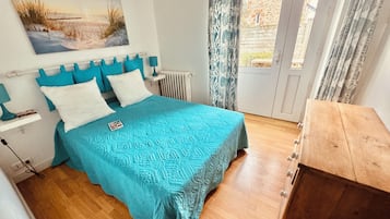 3 bedrooms, iron/ironing board, travel crib, free WiFi