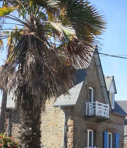 Villa 3 bedrooms / Walking distance / Sea view / Beach 200 m