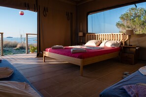 Panoramic Tent | Premium bedding, in-room safe, individually decorated, blackout drapes