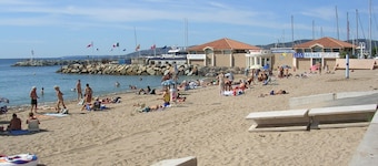 Grote lichte en voorzien van airconditioning T2 met grote garage in Fréjus-Plage PROMOTIE AUGUSTUS 