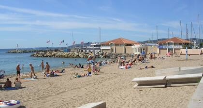 Suuri valoisa ja ilmastoitu T2, jossa suuri autotalli Fréjus-Plage-PROMOTIONIOKOKUUSSA