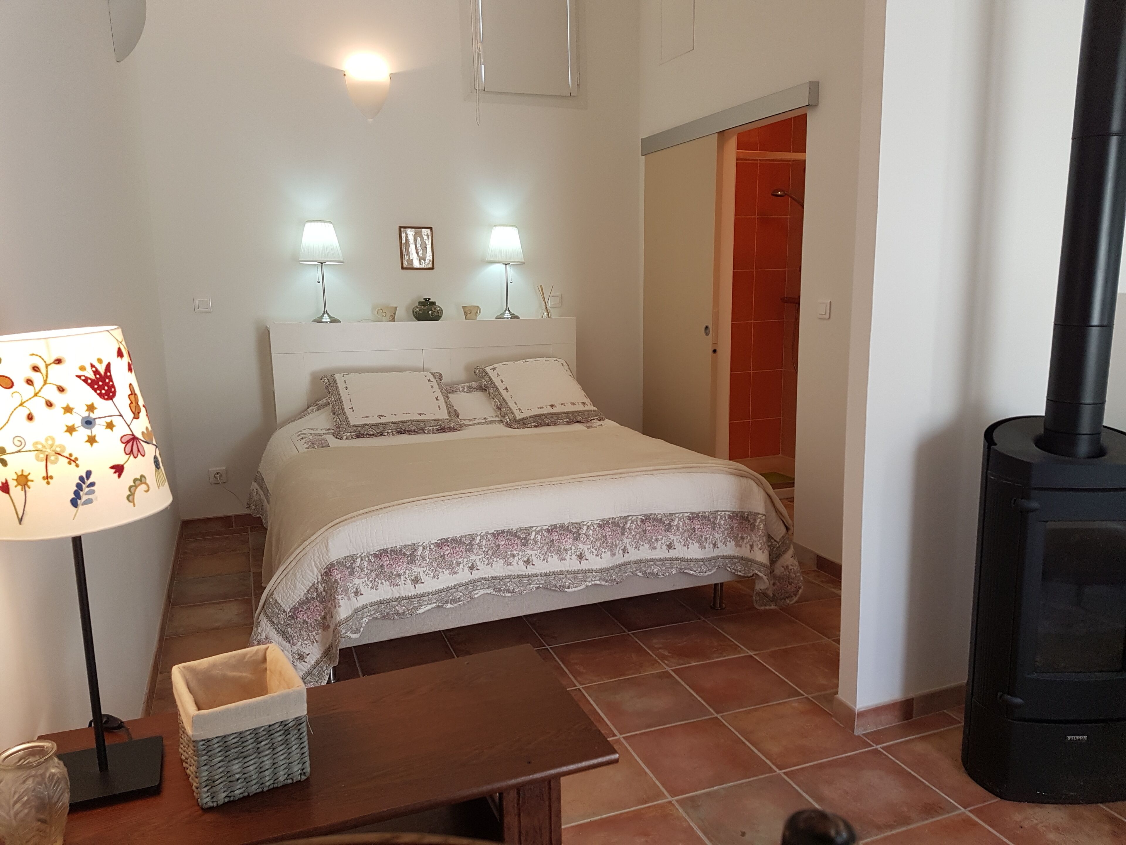 7 bedrooms, desk, iron/ironing board, travel crib