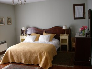 6 chambres, fer et planche à repasser, accès au Wi-Fi (inclus)