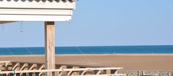 MAGNIFICENT, COMFORTABLE TRADITIONAL CHALET FACING THE SEA