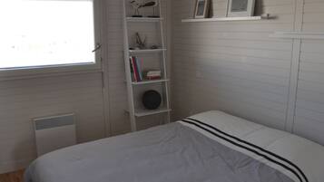 3 bedrooms, iron/ironing board, travel crib, free WiFi