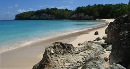 KAZADIDOU T3 , Vue mer et montagne, piscine, centre de l'Ăźle. A 5' de la Plage