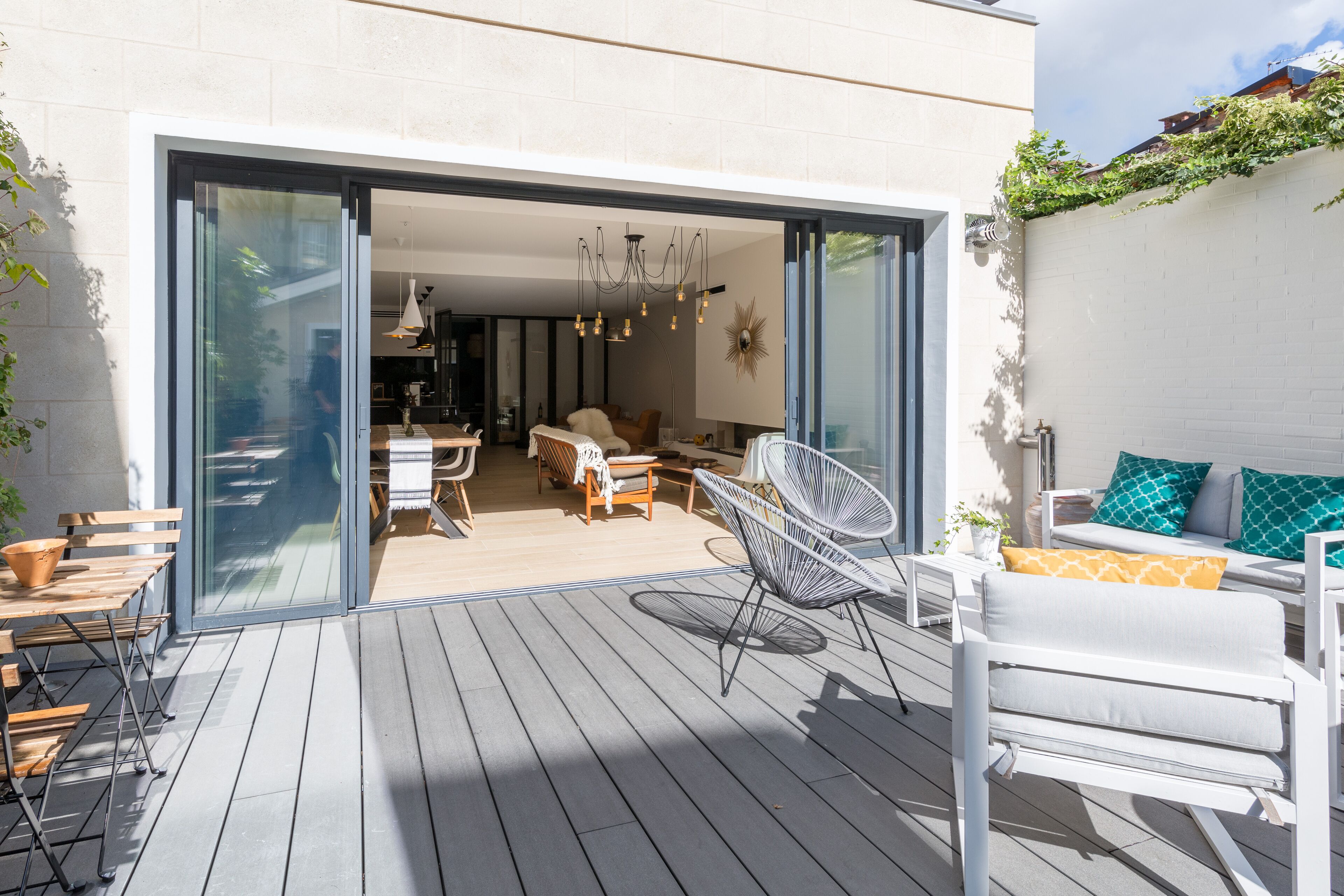La terrasse et le salon
