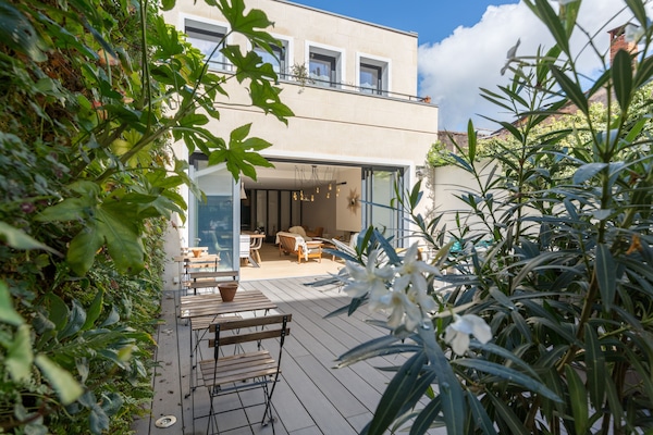 La maison vue de la terrasse