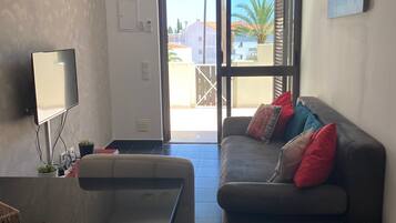 Fernseher, Kamin, Videospiele, Bücher