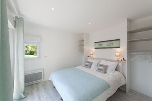 6 bedrooms, iron/ironing board, free WiFi