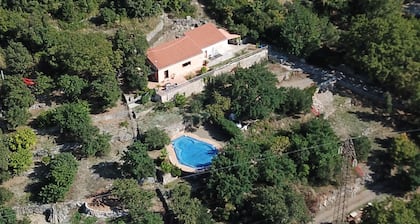 Small villa located in a quiet pool and sea view / Gulf of Policastro