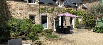 Longère de charme au coeur de Pont-Aven, centre ville tout à pied, parking privé