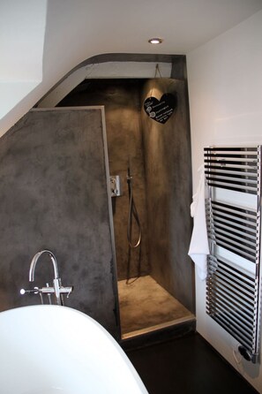 Combined shower/tub, hair dryer, towels, soap