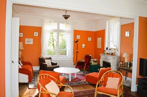 TV, fireplace, DVD player, table tennis