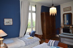 6 makuuhuonetta, silitysrauta/-lauta, ilmainen Wi-Fi