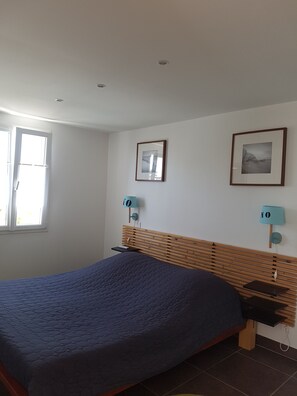 3 bedrooms, iron/ironing board, travel crib, WiFi - Ile de Noirmoutier house comfortable, enclosed garden near the sea and harbor (L'épine)