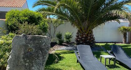 Ile de Noirmoutier house comfortable, enclosed garden near the sea and harbor