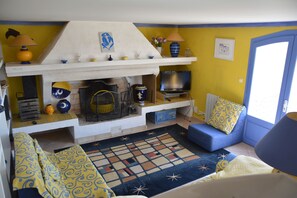 TV, fireplace, DVD player, stereo