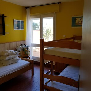 2 chambres, fer et planche à repasser, lit parapluie, Wi-Fi gratuit