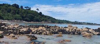 house 150 m from the sea and the GR34 coastal path in plougasnou