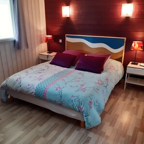 2 bedrooms, iron/ironing board, travel cot, free WiFi - house 150 m from the sea and the GR34 coastal path in plougasnou (Plougasnou)