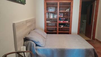 2 Schlafzimmer, Bügeleisen/Bügelbrett
