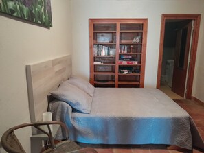 2 Schlafzimmer, Bügeleisen/Bügelbrett