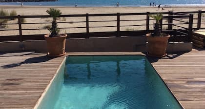 Hausfassade Meer (Cap d'Agde) ein direkter Zugang zum Strand, mit Pool