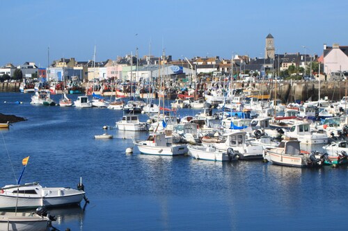   Charming, spacious house, 200 m from the beach and Guilvinec harbor, with every comfort