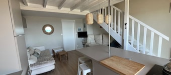 superb sea view and direct beach access