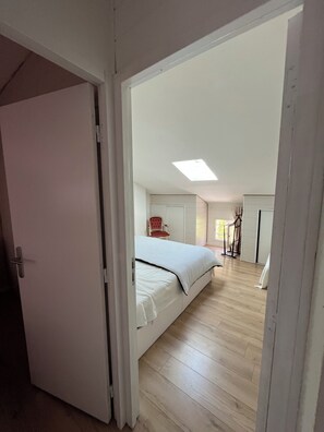 3 habitaciones, tabla de planchar con plancha y wifi gratis 