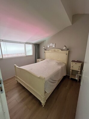 3 chambres, fer et planche à repasser, Wi-Fi gratuit