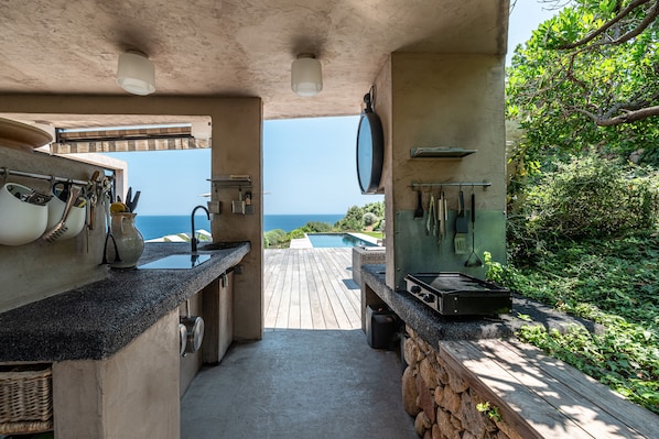 Terrace/patio - Facing the sea, air-conditioned villa for 10 people, with spa and secure heated pool (Conca)