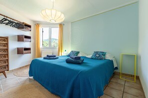 5 bedrooms, iron/ironing board, travel cot, WiFi