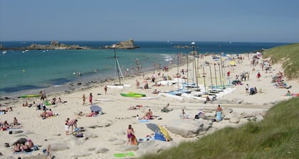 Typisches Haus 900 m vom Meer