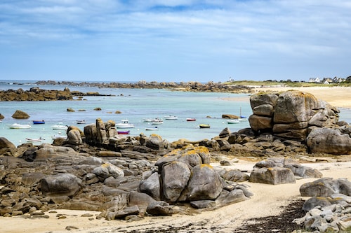 Renovated typical Breton house, 900 m from the beach ***.