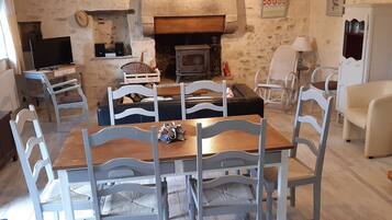 Télévision, cheminée