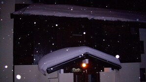 A building with a snow-covered roof and a sign that reads "LE VILLAGE". - Les Saisies, Available January and March, 4 people, resort center (Hauteluce)