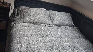 2 dormitorios, tabla de planchar con plancha, wifi gratis y ropa de cama