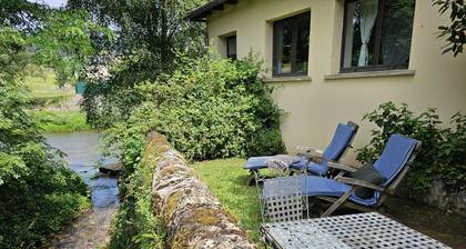 Au Bord de la Rivière, Charming gîte with private