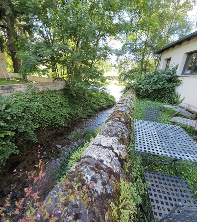 Au Bord de la Rivière, Charming gîte with private