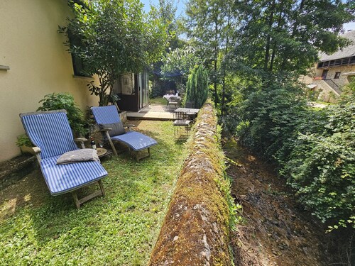 Au Bord de la Rivière, Charming gîte with private