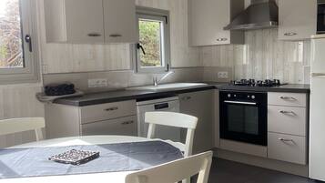 KylskÄp, mikrovÄgsugn, ugn och spishÀll