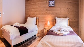 5 bedrooms, iron/ironing board, travel cot, WiFi