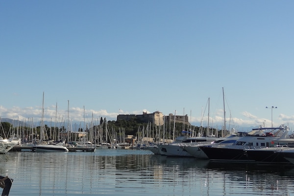 Fort Carré & Port des Milliardaires (5 minutes, vue côté cuisine)