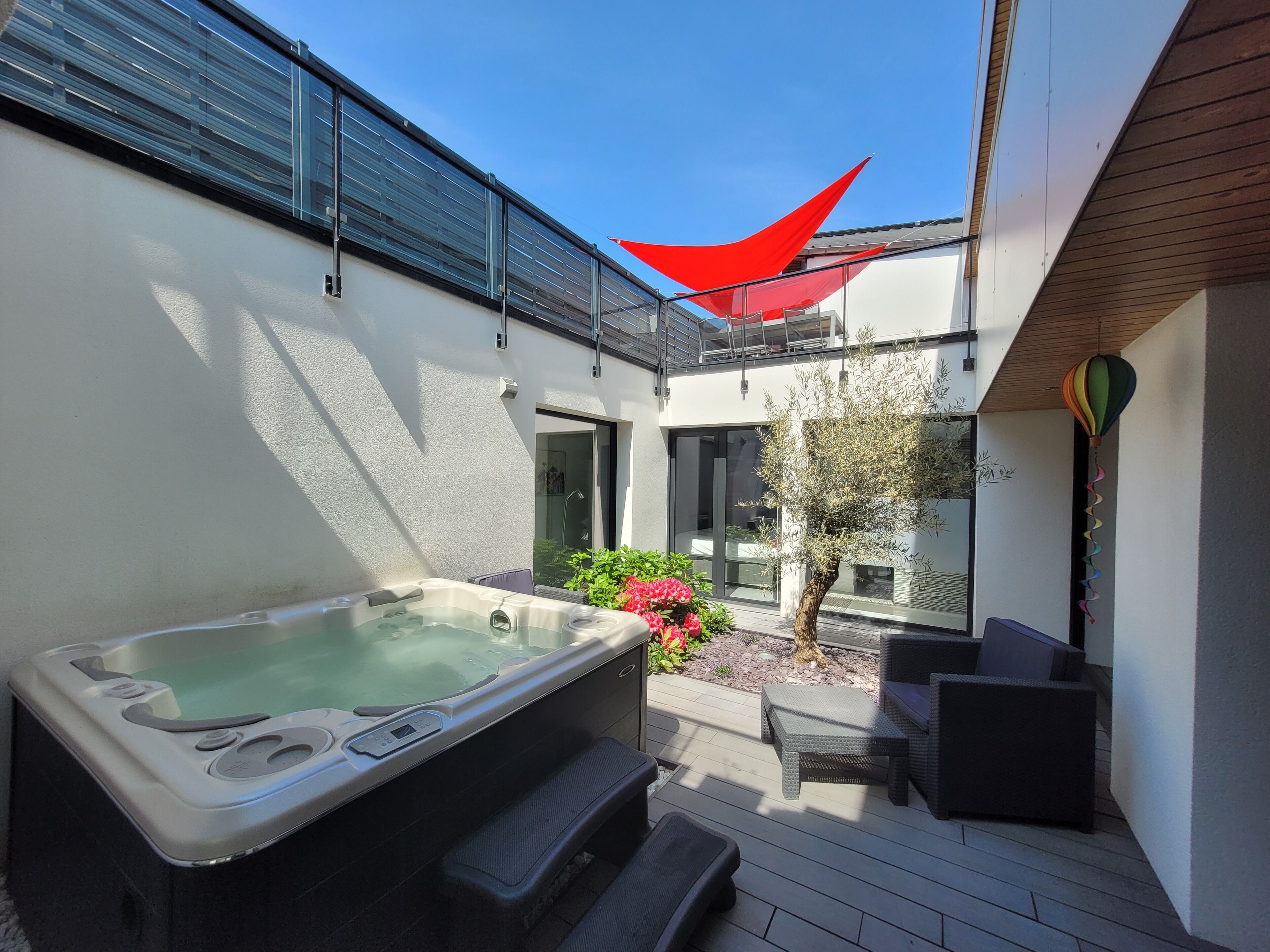 Patio avec Spa - Jacuzzi sans vis à vis
