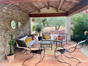 Terrace/patio - Comfortable house with swimming pool and private tennis court in the heart of the green provence (Var)