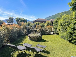 Property grounds - Villa 200 m from Lake Annecy with terrace and parking (Sévrier)