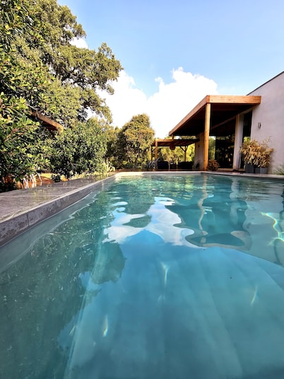 Architect-designed villa Jacuzzi pool - Pinarello near Porto-Vecchio and beaches.