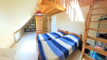 3 chambres, coffres-forts dans les chambres, fer et planche Ă repasser